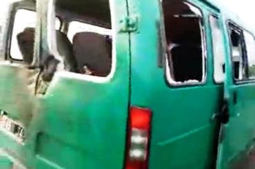 Фото В сети появилось видео обстрелянного микроавтобуса на границе России и Украины
