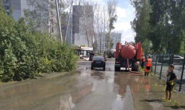 Фото Мэрия Челябинска демонтирует автостоянку, которая стала причиной подтопления улицы и ЖК