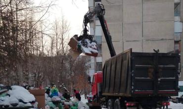 Фото В Челябинске продолжают ликвидировать мусорные завалы