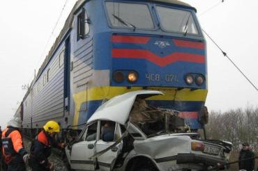 Фото На Южном Урале легковушка столкнулась с поездом – три человека лишились конечностей