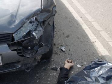 Фото ДТП в Челябинске: машину от удара бросило на пешехода, мужчина погиб (ФОТО)