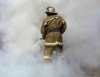 Фото В Челябинской области пожарные спасли из огня двоих взрослых и ребенка
