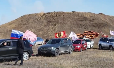 Фото В Магнитогорске в поддержку участников СВО состоялся пасхальный автопробег