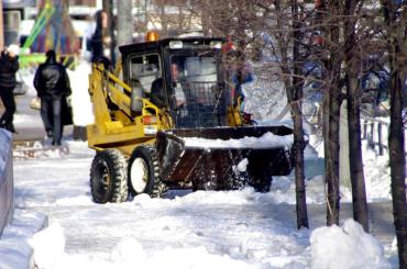 Фото С челябинских дорог за ночь вывезли более двух тысяч тонн снега