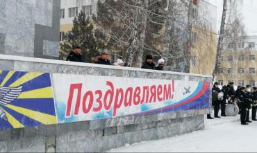 Фото Андрей Барышев поздравил офицеров летного училища