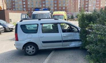 Фото В Челябинске водителю стало плохо за рулем, потребовалась помощь спасателей