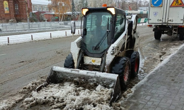 Фото Дорожники выполняют патрульную очистку основных дорог Челябинска