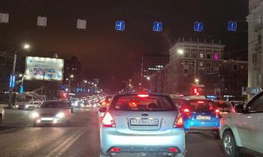 Фото В Челябинске таксисты включили «новогодние» цены