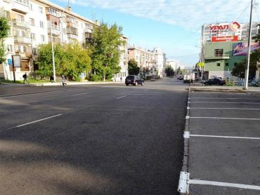 Фото В Челябинске закатали люки – в случае аварий сетевикам придется несладко