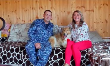 Фото Спустя четыре месяца кинолог-спасатель из Златоуста встретился со спасенным псом Максом