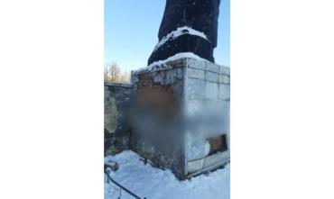 Фото В Челябинской области отвалилась плитка на постаменте памятника Ленину 