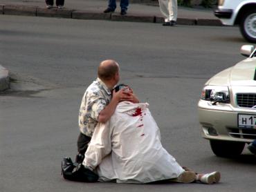 Фото В Челябинске «пятерка» от удара иномарки наехала на двух женщин