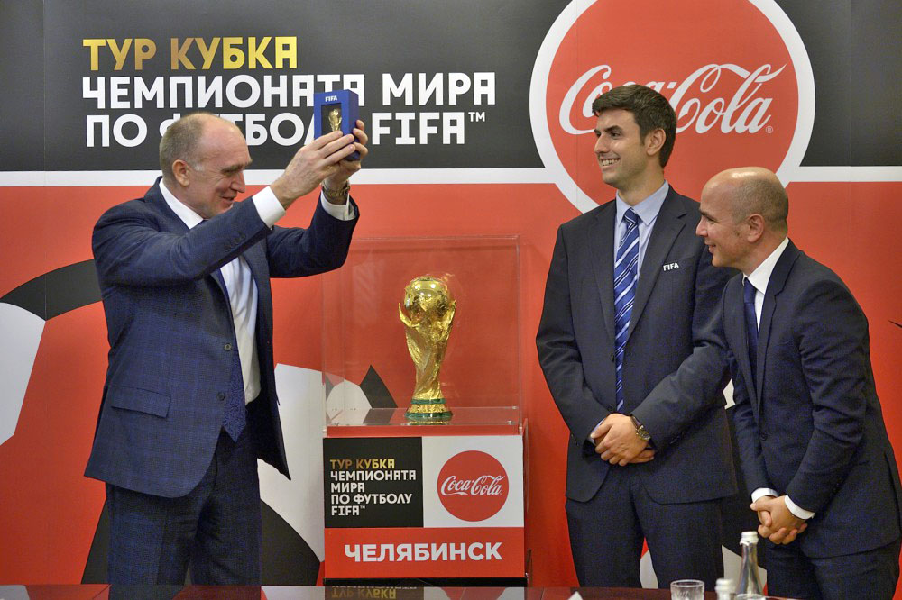 Компания Coca-Cola является организатором тура Кубка Чемпионата мира по футболу и официальным пар