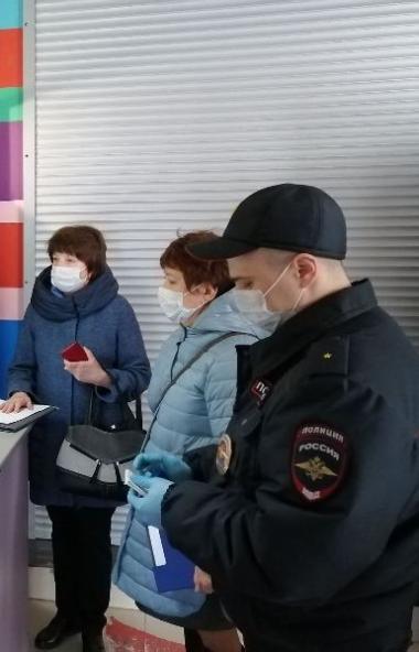 Сотрудники полиции Челябинской области продолжают осуществлять проверки южноуральцев, находящихся