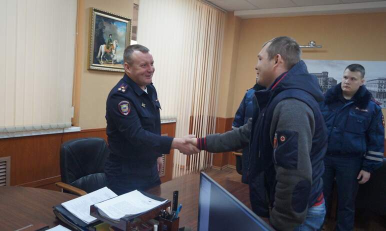 Сегодня, первого апреля, сотрудники УГИБДД УМВД России по городу Челябинску принесли извинения Ва