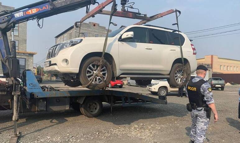 Арест и изъятие Toyota Land Cruiser в ходе рейда, проведенного челябинскими приставами 24 мая, ст