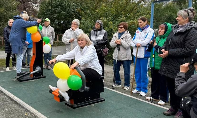 В Калининском районе Челябинска появилась новая спортивная площадка для представителей серебряног