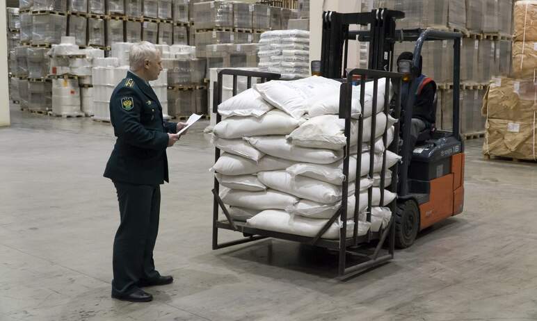 Челябинские таможенники передали 40 тонн сахара в социальные центры Челябинской и Свердловской об