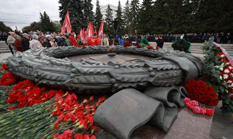 В День памяти и скорби, 22 июня, в Челябинске состоялась церемонии возложения венков и цветов к В