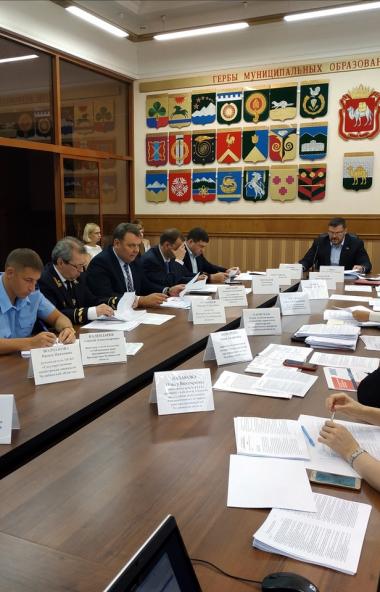 Депутаты комитета Законодательного Собрания Челябинской области по экономической политике и предп