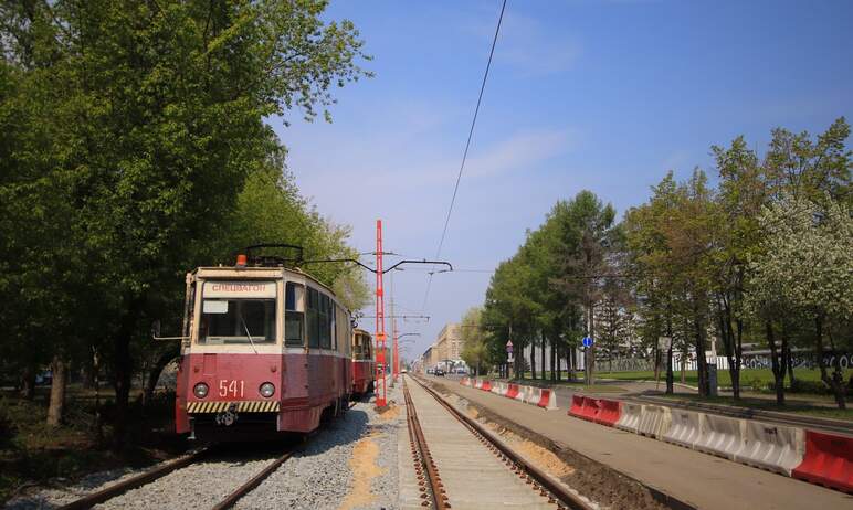 В Челябинске трамвайные пути в эти дни капитально ремонтируют на трех улицах.

Как сообщ