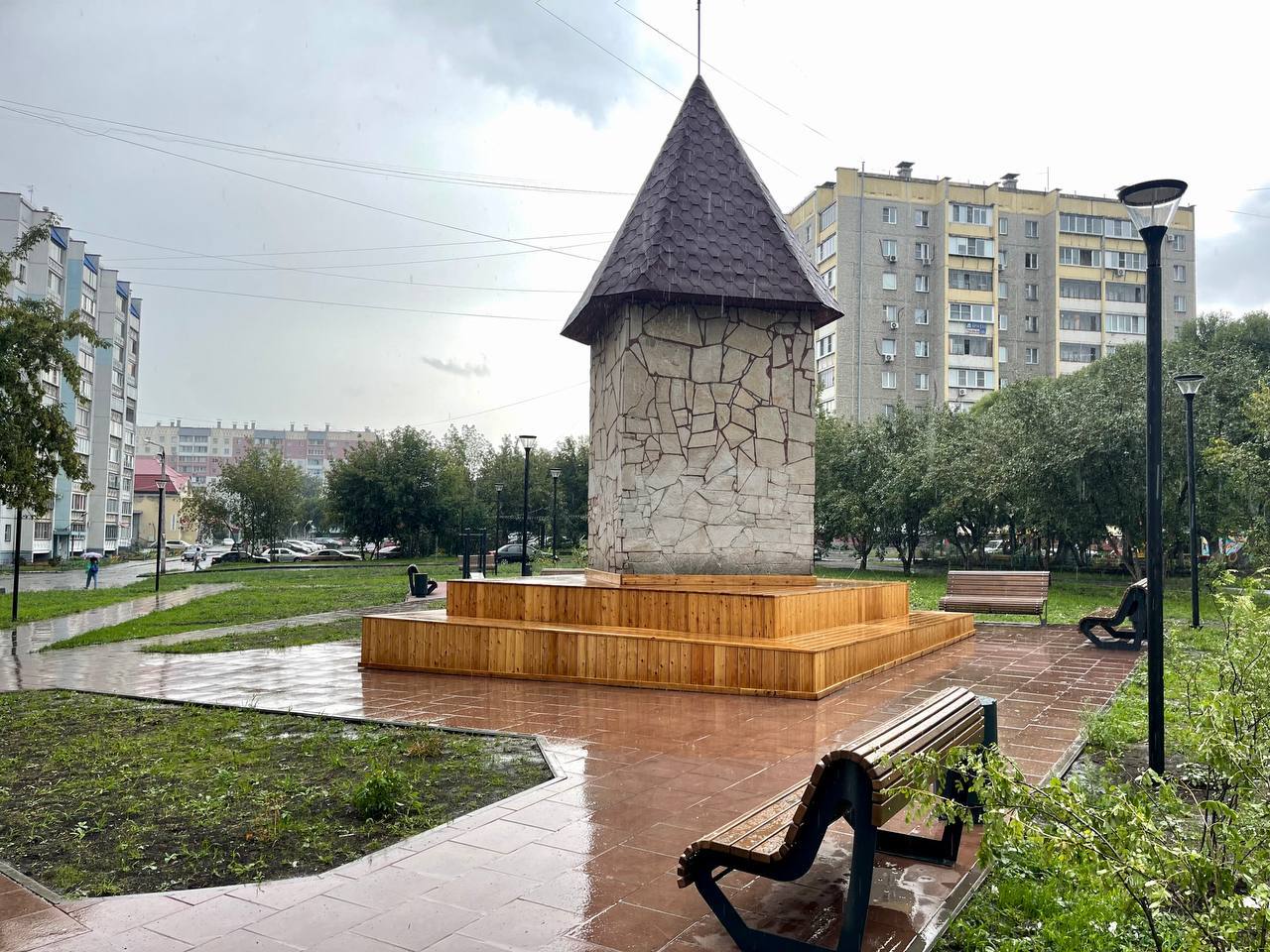 В Челябинске завершено благоустройство сквера с башней | 08.08.2023 |  Челябинск - БезФормата