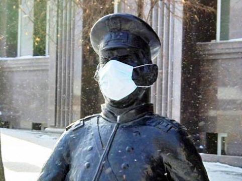 Очевидцы рассказывают, что в понедельник утром на трассе, ведущей к Челябинску, у поселка Октябрь