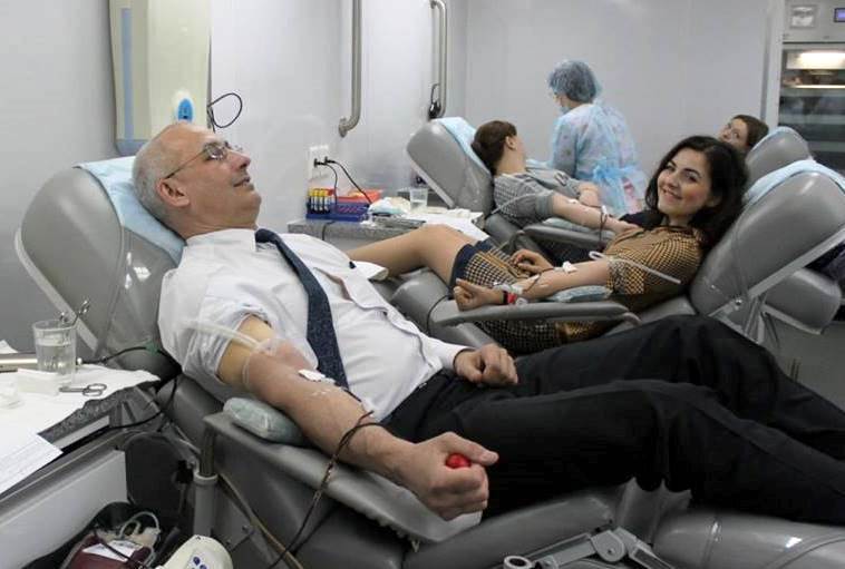 Также на Кировке работал мобильный пункт заготовки крови, который посетили 89 человек.
Как
