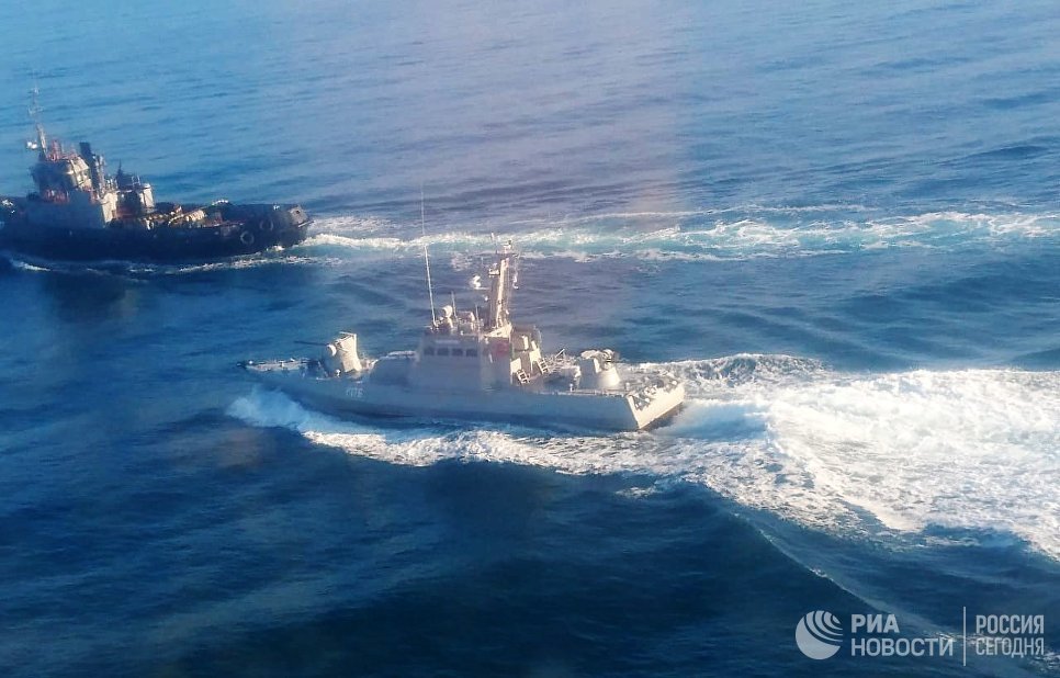 ФСБ России сообщила, что пограничники задержали три корабля украинских ВМС, совершивших в воскрес