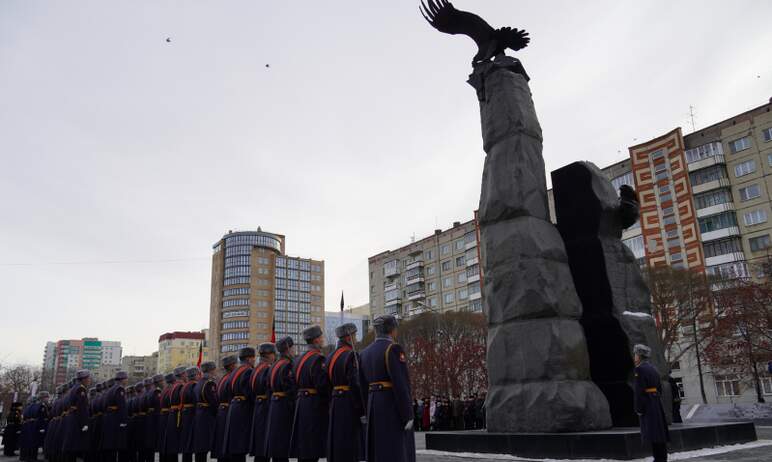 Челябинск сегодня, девятого декабря, отметил День Героев Отечества: руководители и сотрудники пра
