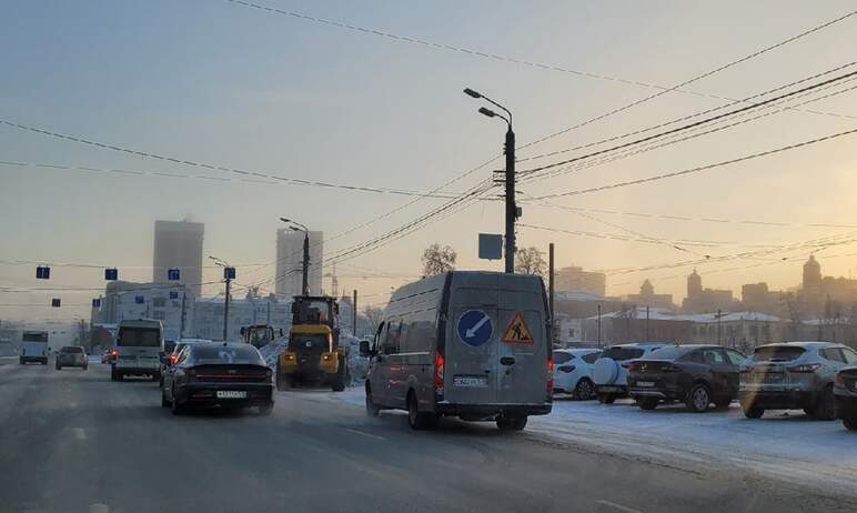Глава города Челябинска Наталья Котова возмутилась снежными кучами, которые подрядчики не вывозят