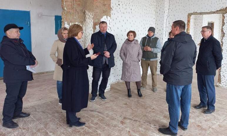 Представители партии «Единая Россия» проверили ход капитального ремонта Дома культуры в селе Алек