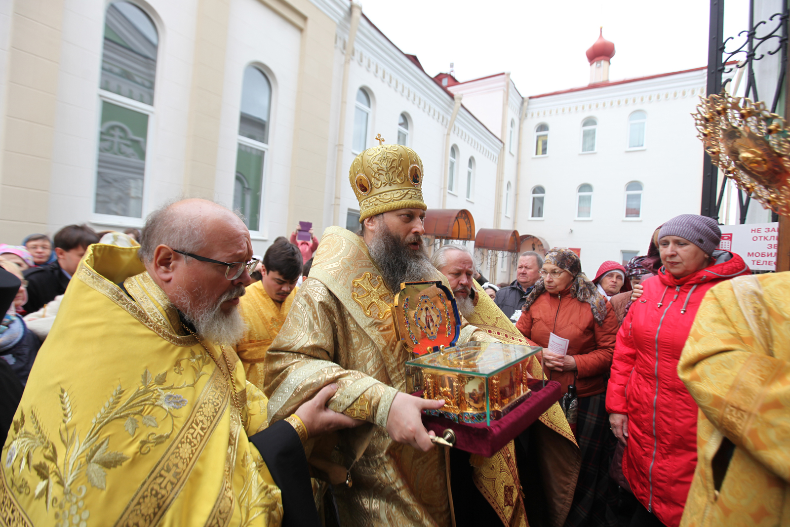 Верующие Южного Урала сегодня, 11 октября, торжественно встретили ковчег с мощами святителя Луки 