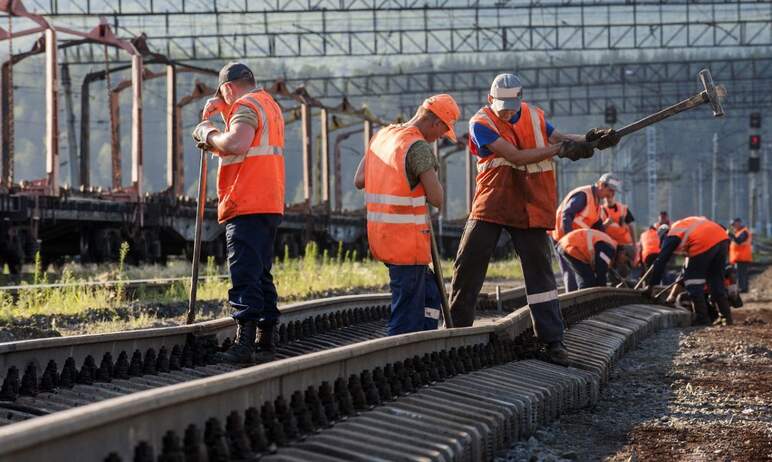 С первого октября заработная плата работников ОАО «РЖД» будет дополнительно проиндексирована на 1