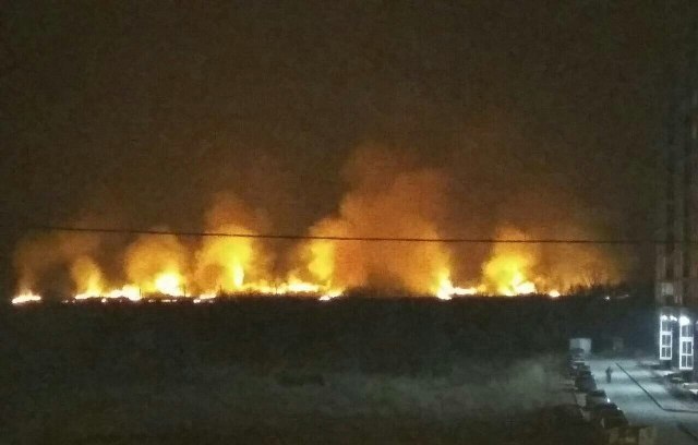 Пожар, вчера, 16-го апреля, вечером сильно напугавший жителей челябинского загородного квартала Б