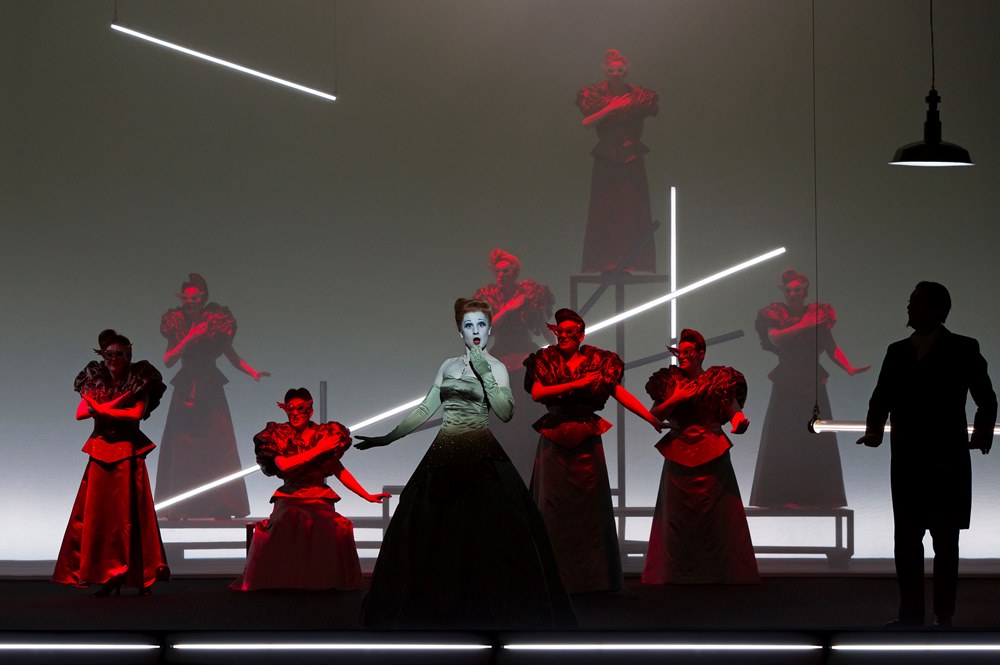 «Травиата» - одна из самых знаменитых опер – выдержала сотни постановок в лучших оперных театрах 