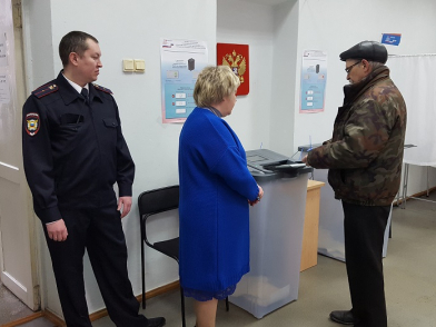 Как сообщили агентству «Урал-пресс-информ» в пресс-службе ГУ МВД по области, избирательные участк
