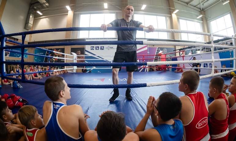 Боксер RCC Boxing Promotions Иван Чирков провел открытую тренировку перед турнир