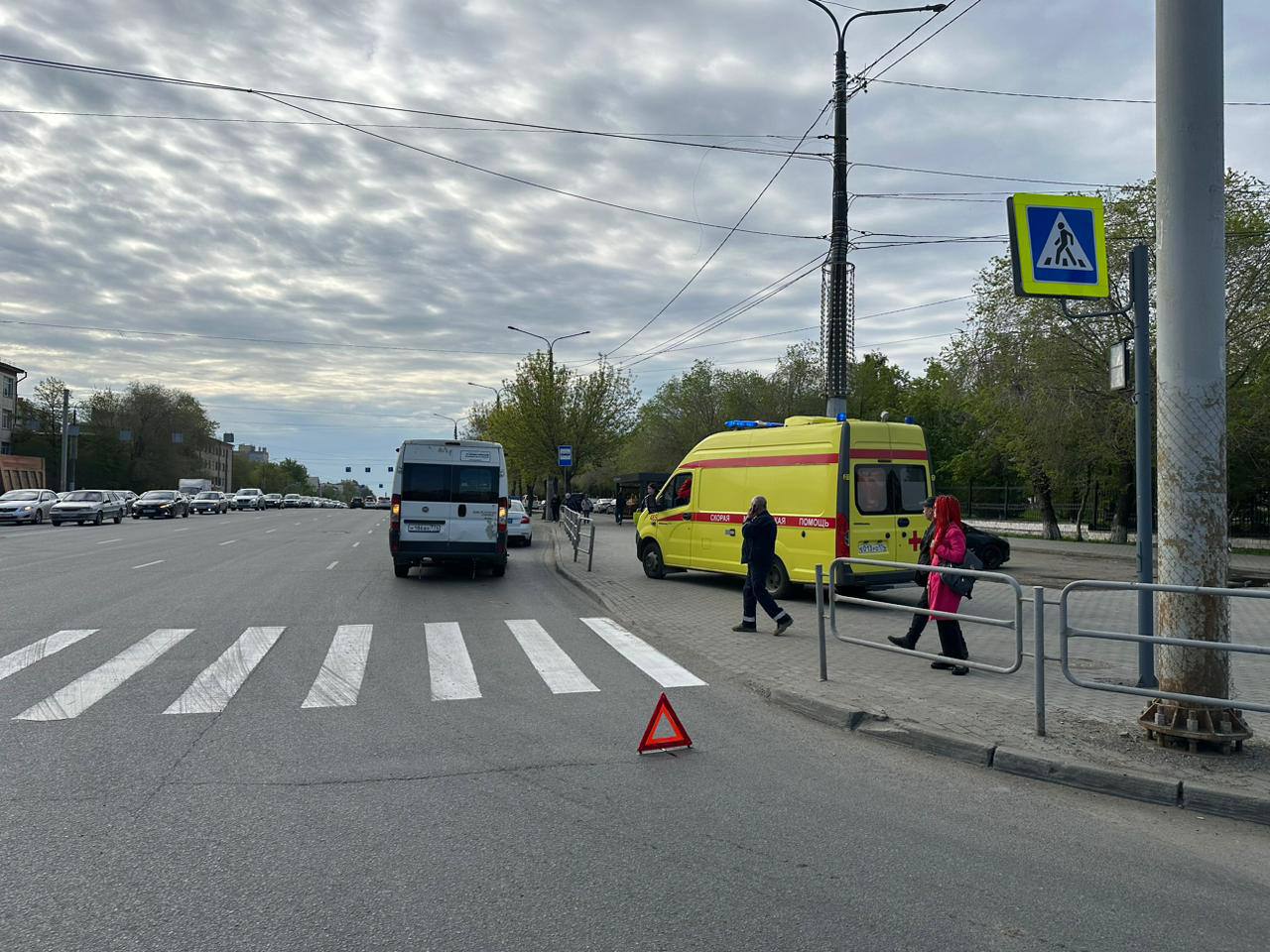 В Челябинске на улице Доватора водитель маршрутки сбил девушку |  Урал-пресс-информ