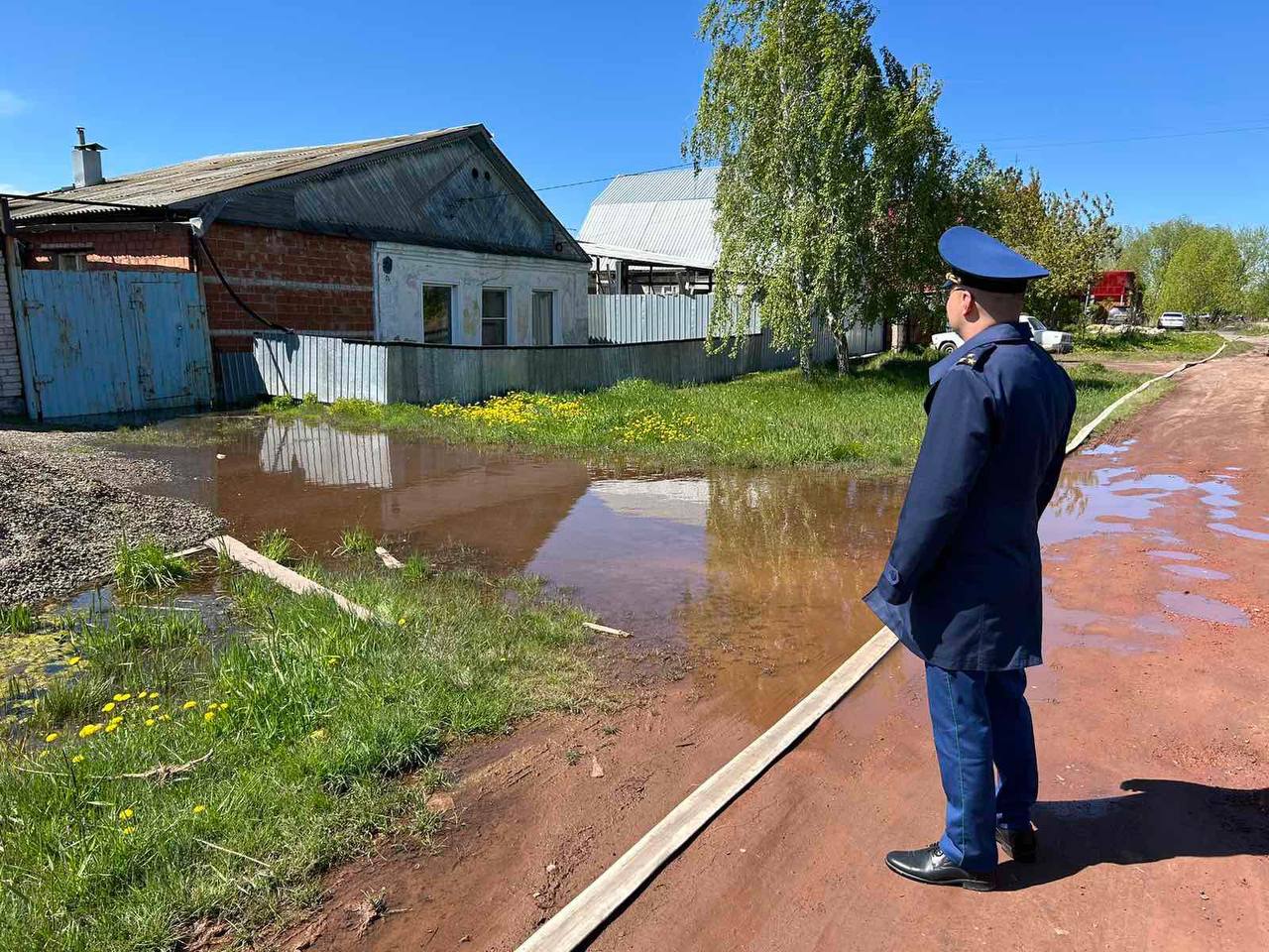 В Копейске затопило поселок Горняк, ситуацию на месте оценил прокурор |  Урал-пресс-информ