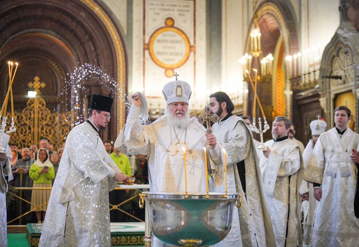 Патриарх Кирилл и митрополит Алексий совершили чин великого освящения воды в Крещенский сочельник