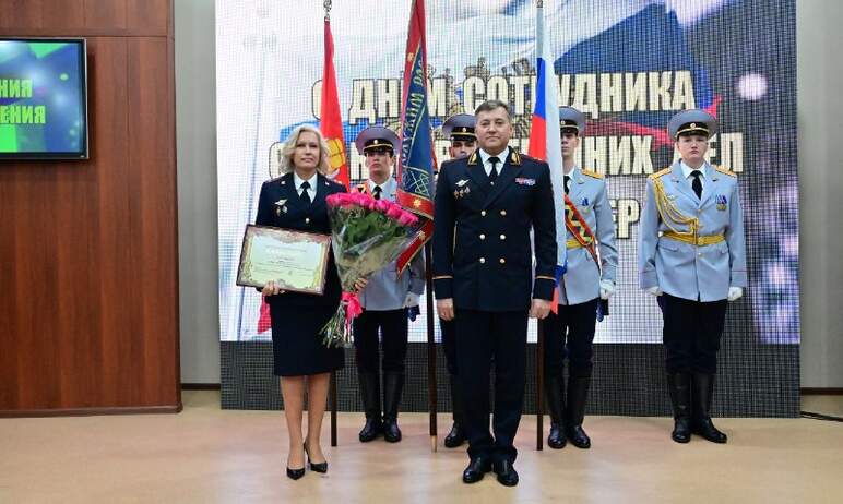 Полицейские Челябинской области сегодня, десятого ноября, в свой профессиональный праздни