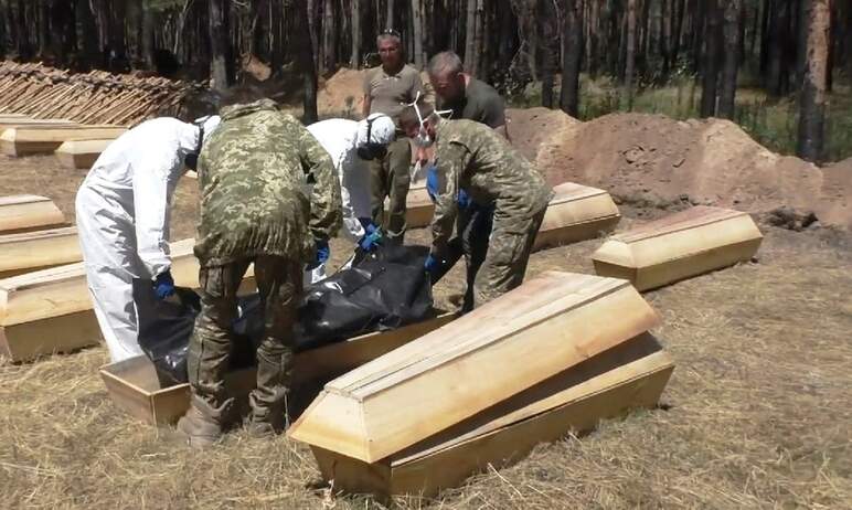 Неопознанных украинских солдат предали земле. Массовое захоронение убитых в бою захватчиков состо
