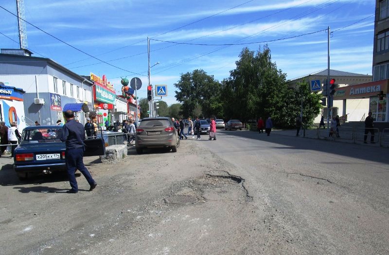 В региональном отделении «фронтовиков» уточняют, что копейчане жалуются на ямы, колейность и отсу
