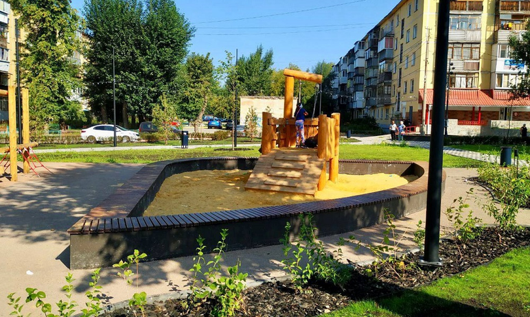 Новый сквер Металлургического района Челябинска, созданный в этом году по программе «Формирование