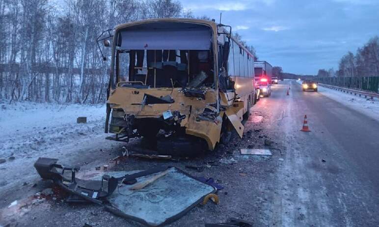 В Сосновском районе Челябинской области сегодня утром, шестого ноября, в ДТП погиб водитель автоб