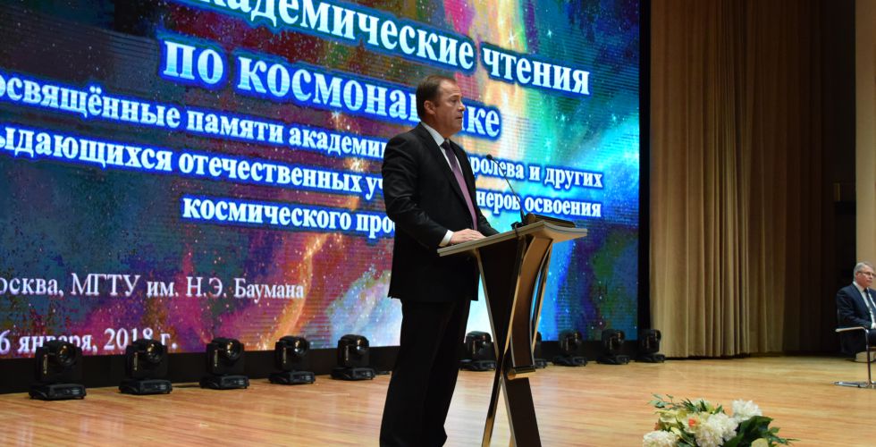 В открывшей чтения пленарной сессии с докладом «70 лет служим Родине» выступил заместитель генера