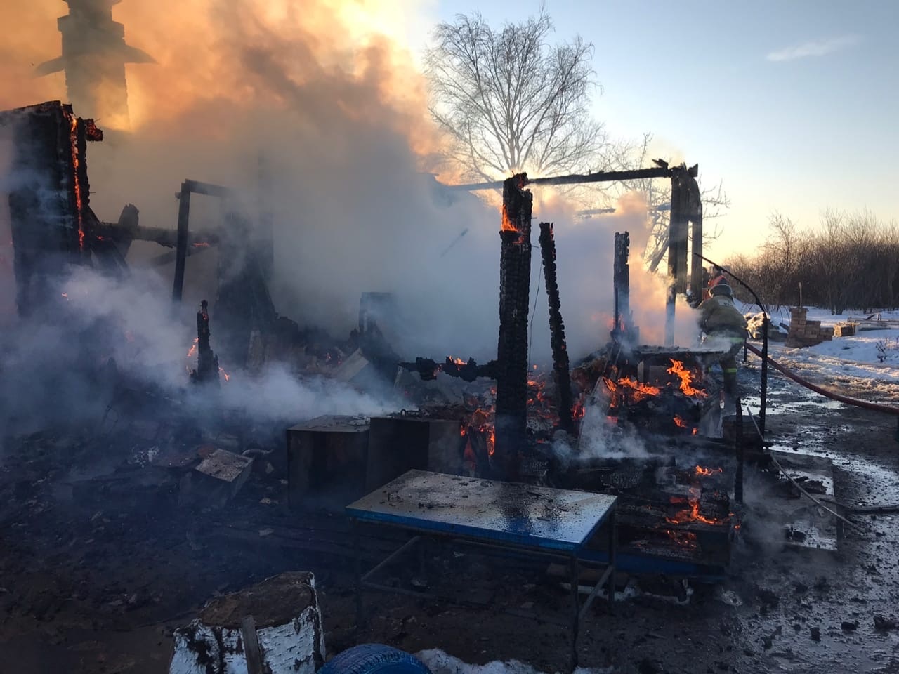 Погода в копейске сегодня. Пожар в Челябинской области. Пожар в Копейске. Пожар в Челябинской области сейчас. Пожар.домов.в.Копейск.Челяб.обл.