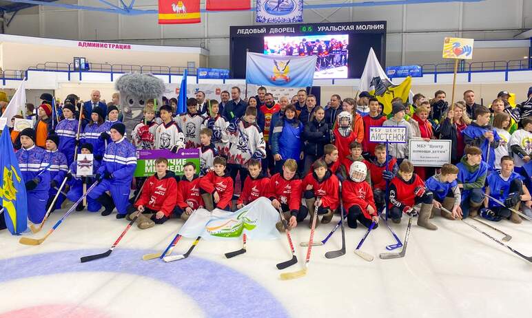 В Челябинске состоялся седьмой турнир по хоккею в валенках среди воспитанников детских домов на к