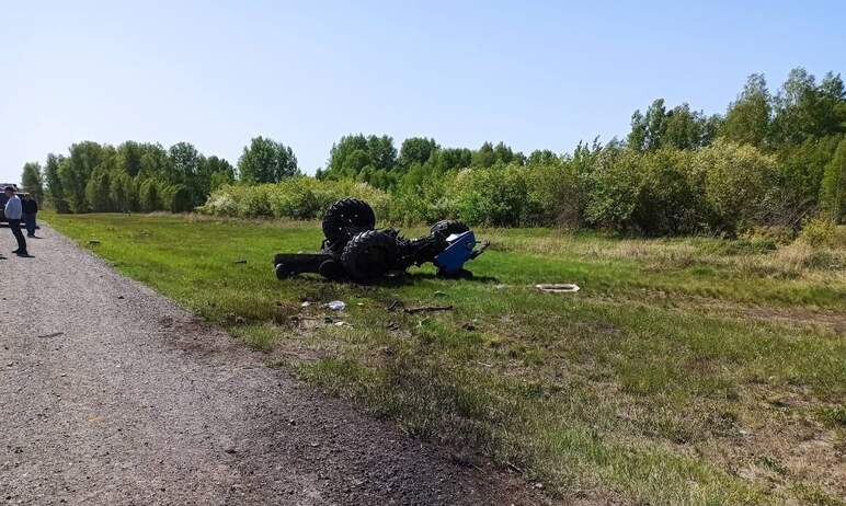 В Сосновском районе Челябинской области сегодня утром, 20 мая, грузовик сбил трактор на 38-м кило